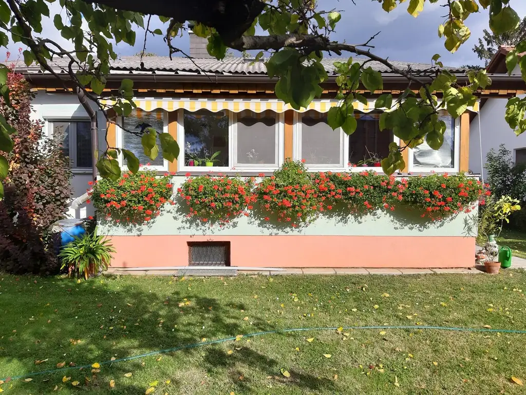 Einfamilienhaus mit Vollkeller in ruhiger Lage !