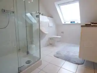 Badezimmer im Dachgeschoss
