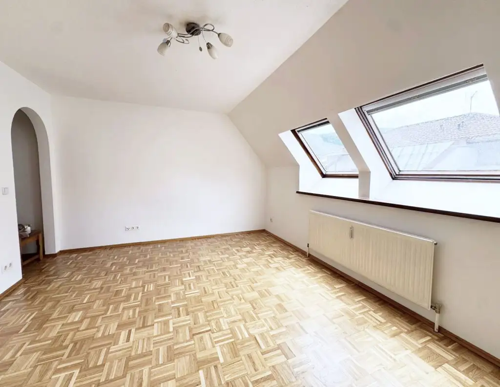 Nettes 2-Zimmer-Dachstudio