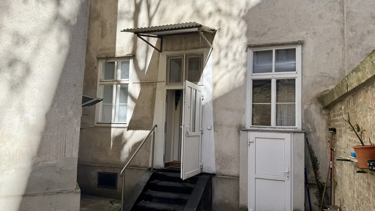 Sanierungsbedürftige Altbauwohnung I Kolonitzplatz