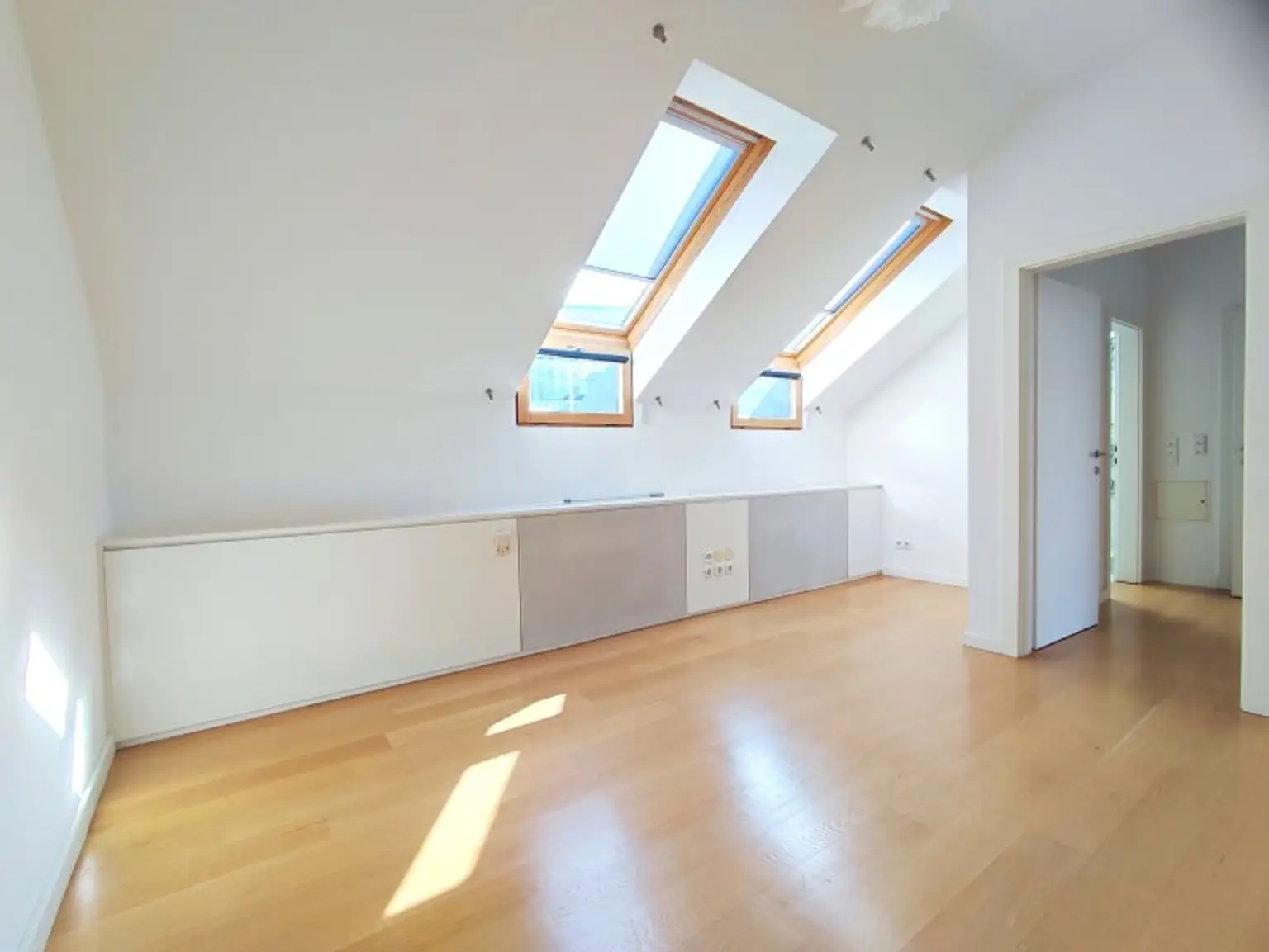 SKYLINE ROOFTOP APARTMENT : DG-Maisonette mit 2 Terrassen