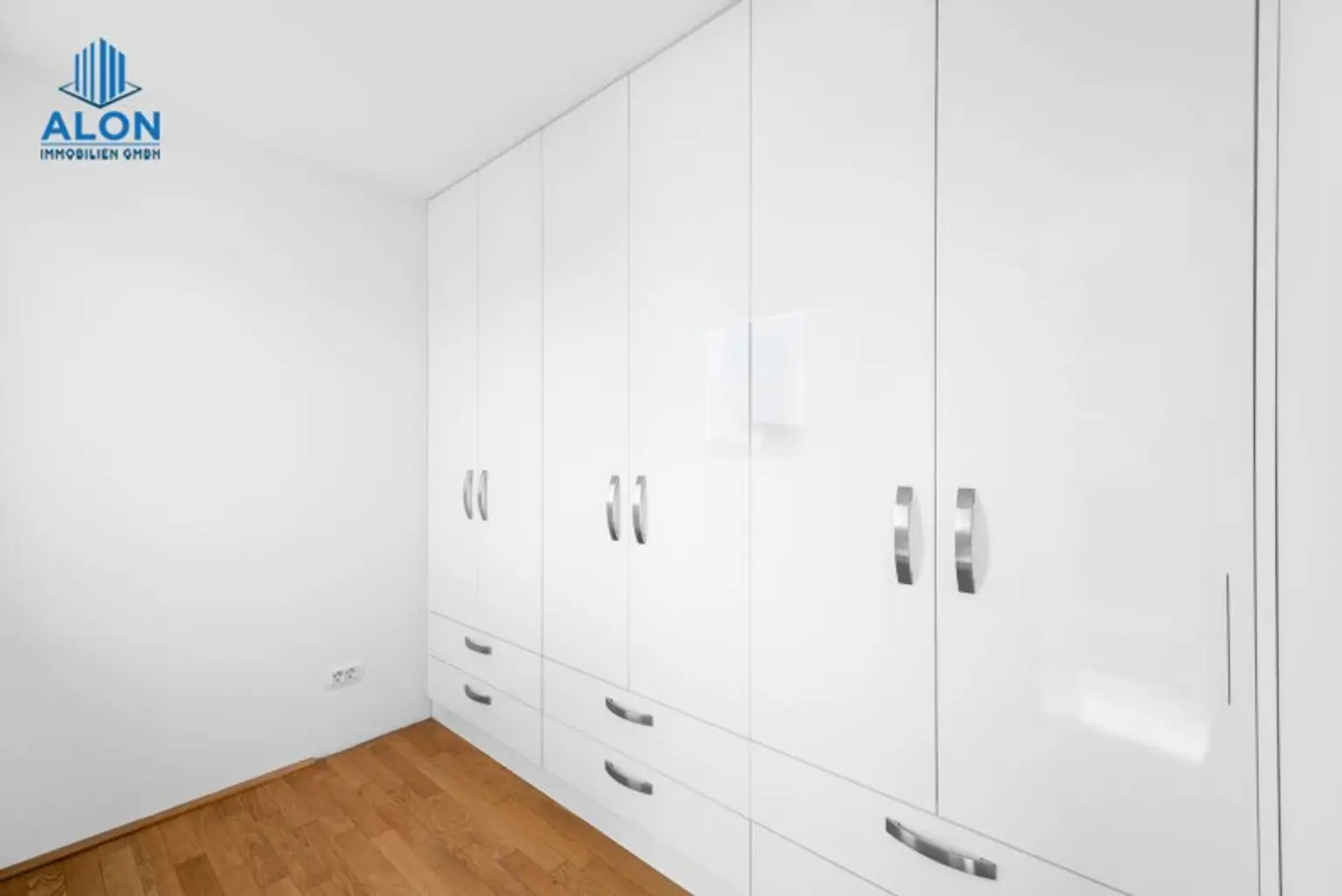 EXKLUSIVES WOHNHAUS | WOHNTRAUM | GROSSER GARTEN MIT WHIRLPOOL & SAUNA