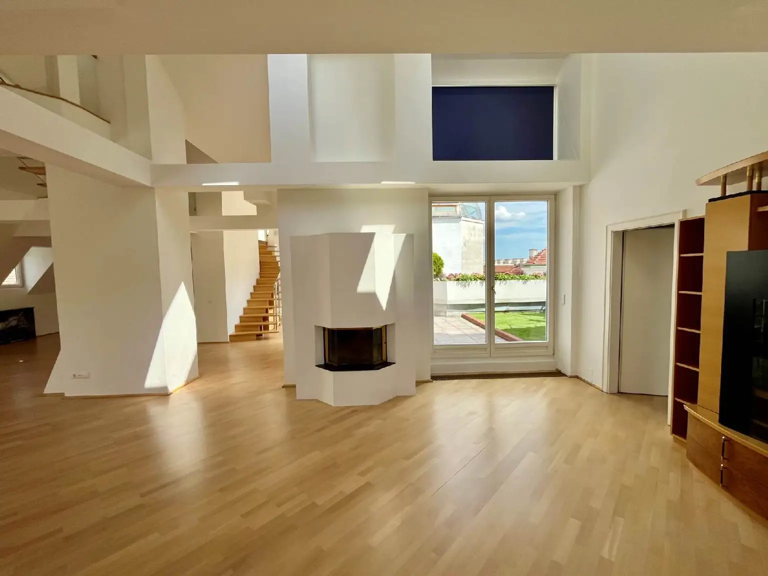 Extravagantes, kultiges 80 ties Retro Chic XXL Penthouse!
Miami Vice meets Raumschiff Enterprise