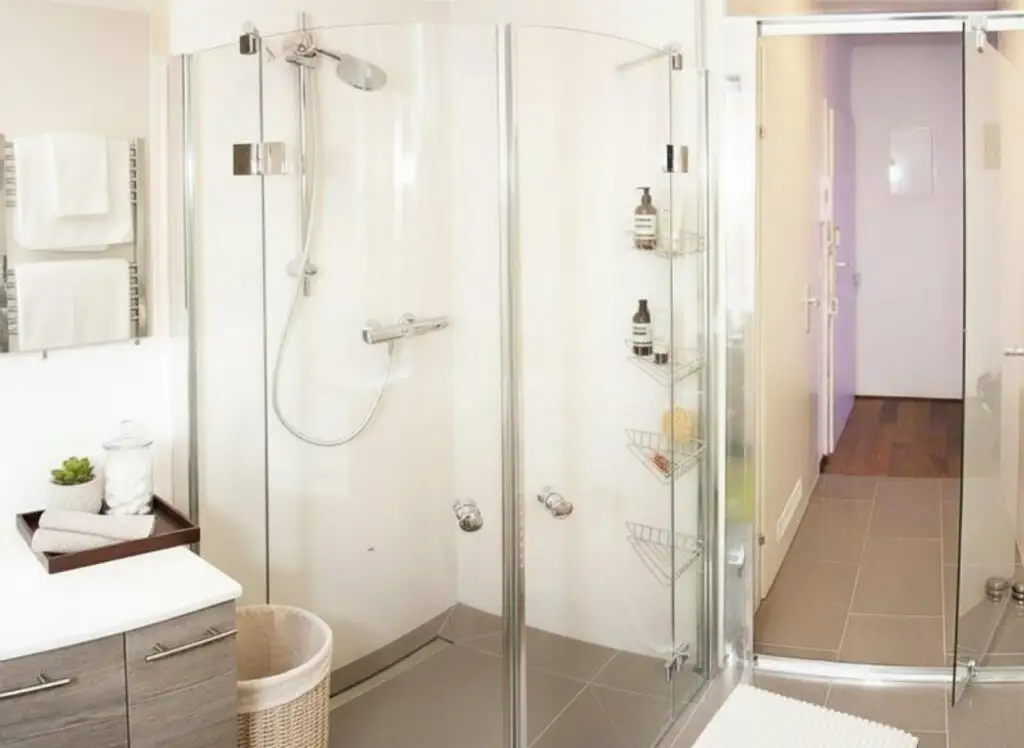 Nähe U6 "NIEDERHOFSTRASSE" & MEIDLINGER MARKT: komplett hofseitige 3-Zimmerwohnung