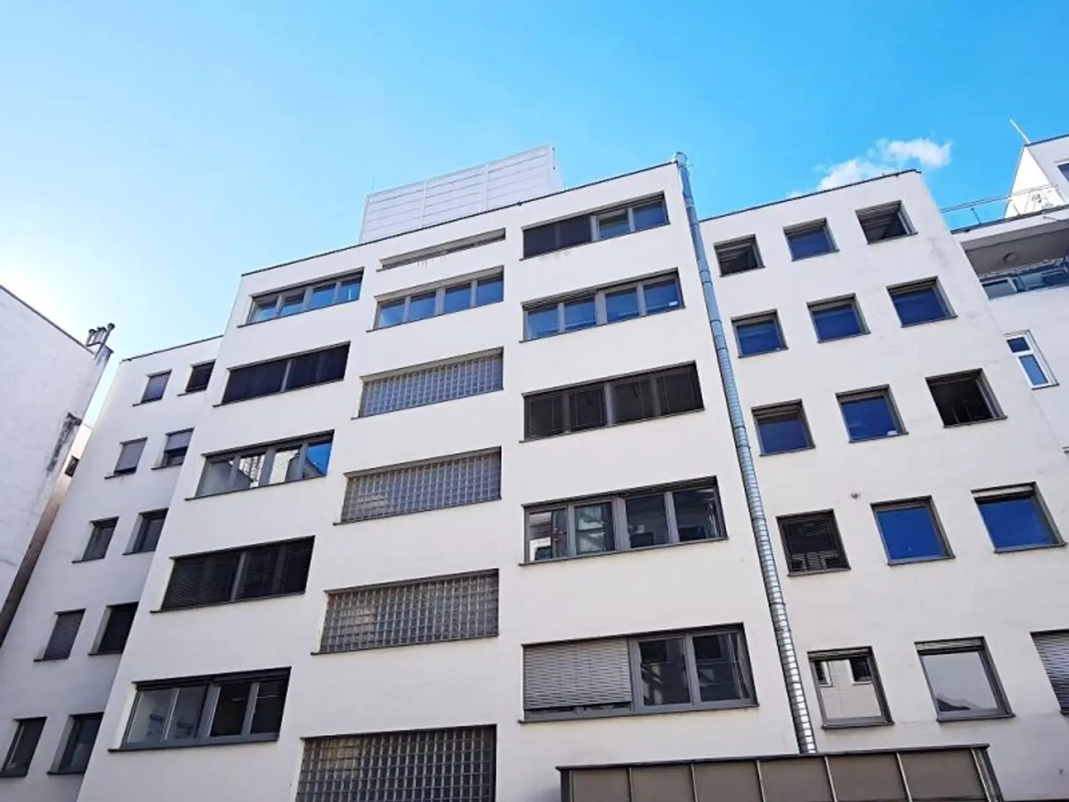 ZIEGLERGASSE bei FUZO Mariahilfer Straße, 141 m2 Bürofäche, 3 Zimmer, Serverraum, Küche, Klimaanlagen, Dachgeschoß