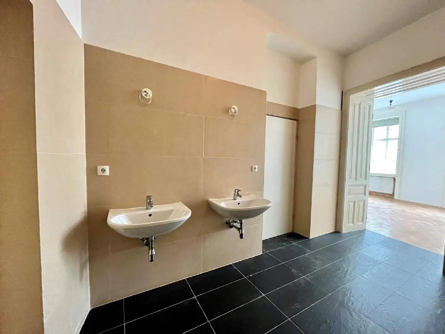 4 -Zimmer Altbauwohnung Nähe Cottageviertel