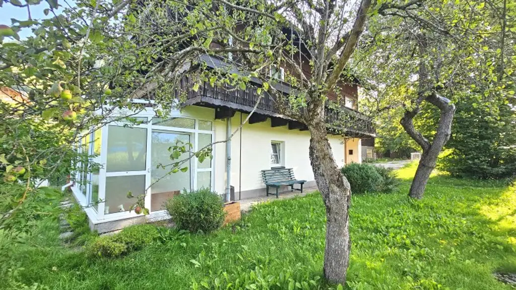 Mehrfamilienhaus mit schönem Grundstück. Zu Fuß zur Therme und zum Skilift - Bad Kleinkirchheim.