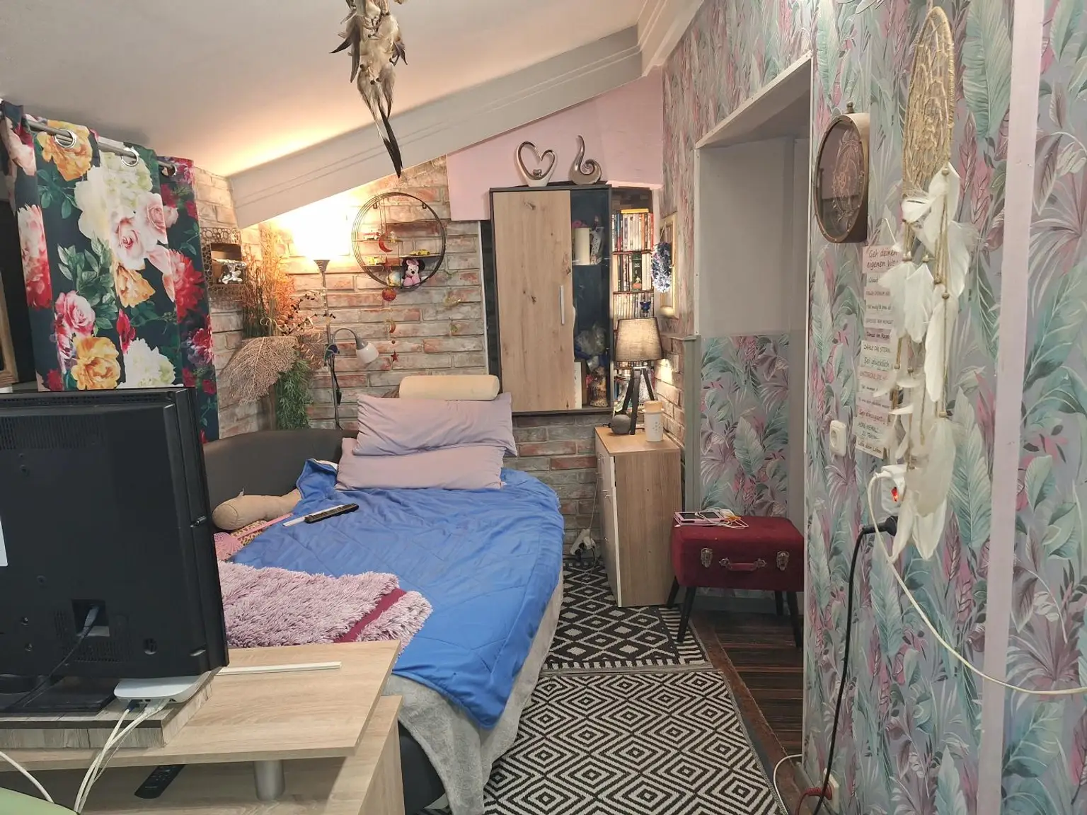 Villa Kunterbunt für Heimwerker / interessantes, kreatives und fröhliches Einfamilienhaus mit 5 Zimmern in ruhiger Seitengasse.