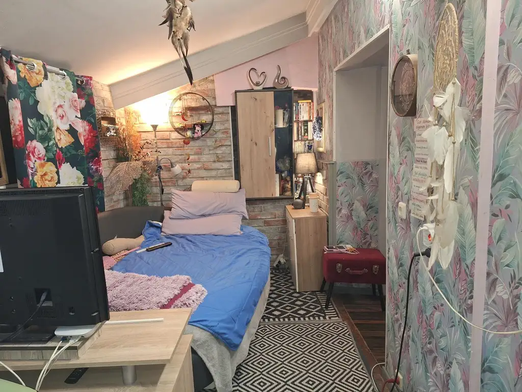 Villa Kunterbunt für Heimwerker / interessantes, kreatives und fröhliches Einfamilienhaus mit 5 Zimmern in ruhiger Seitengasse.