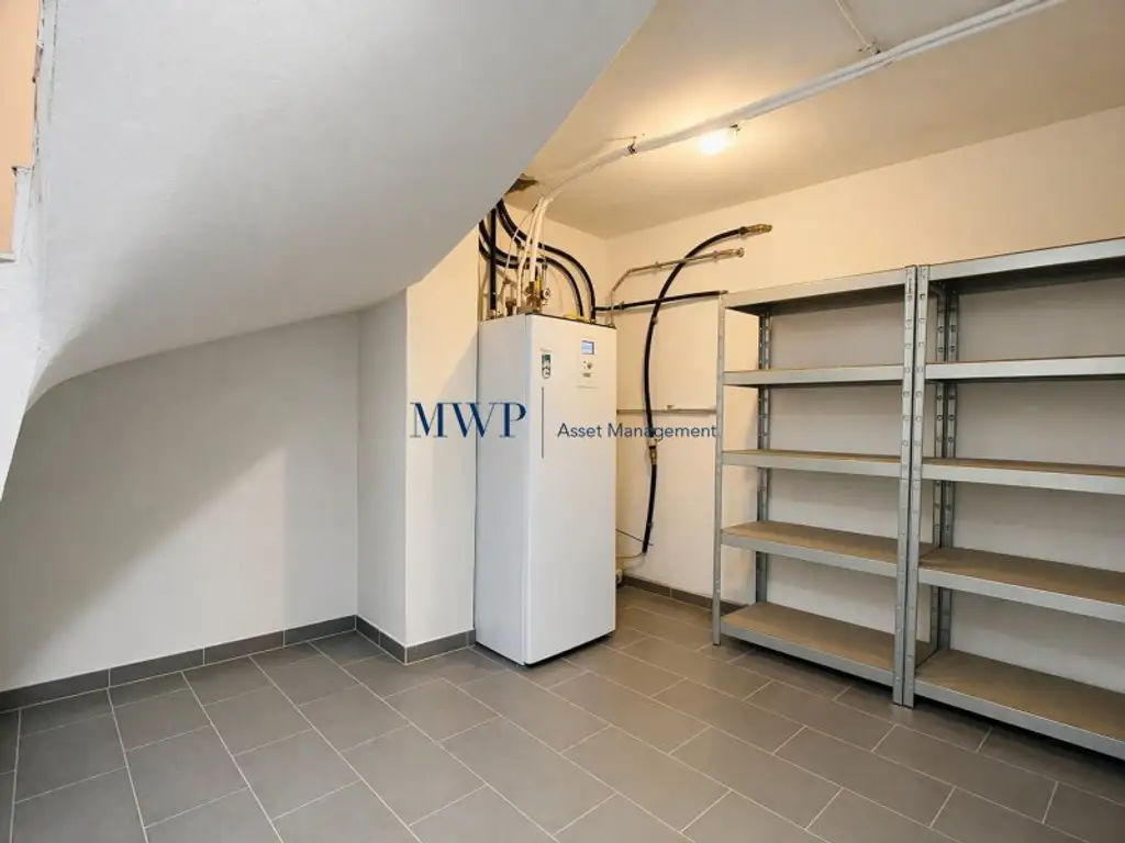 Freistehendes Einfamilienhaus mit 6-Zimmern plus Keller in Esslinger Ruhelage – diskret gelegen auf Eigengrund