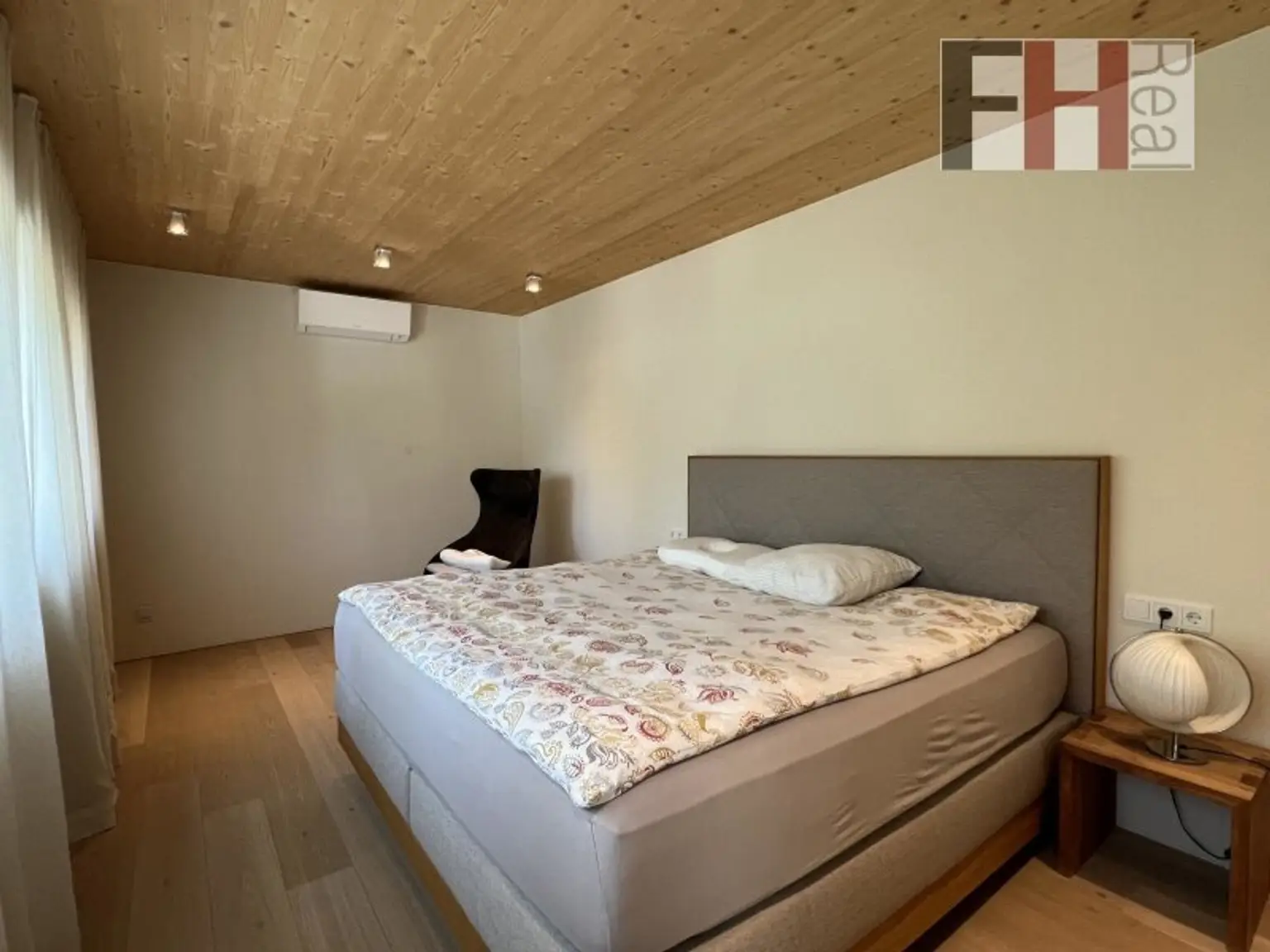 Moderne Gewerbeliegenschaft mit stylischer Wohneinheit inkl. Pool on Top! Bauland Kerngebiet! Vielfältige Nutzungsmöglichkeiten > Geschäftslokal, Büro, Praxis, Mobilitätscenter, KFZ!