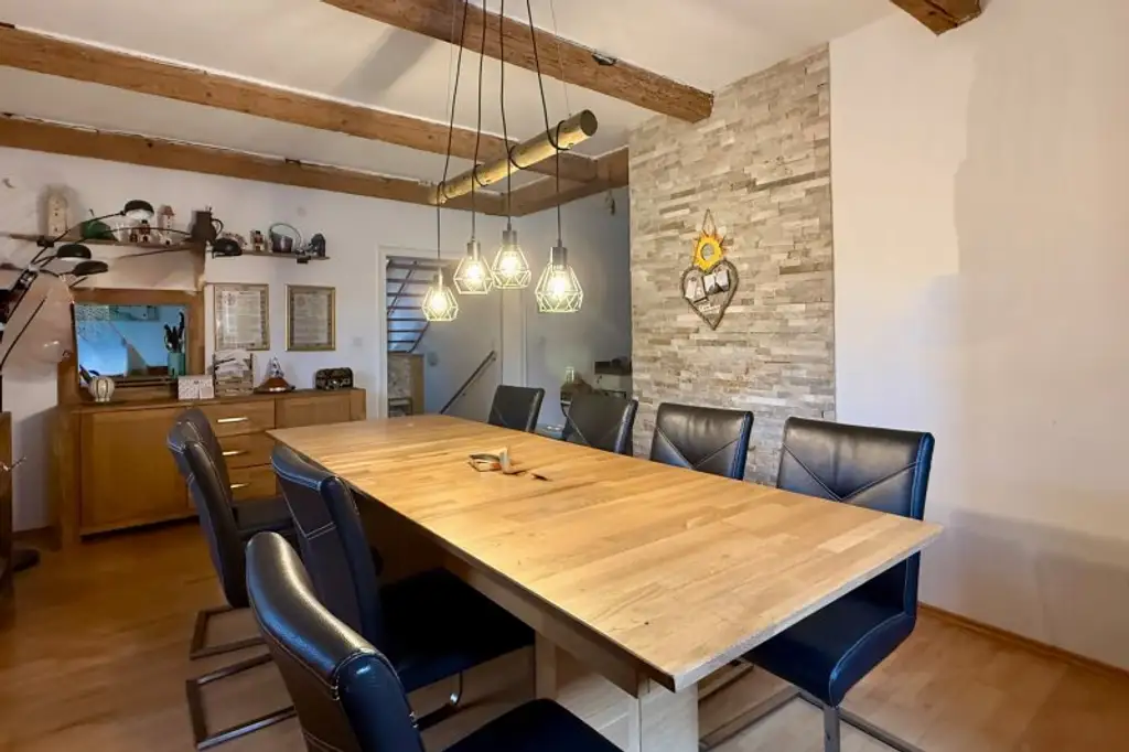 Viel Platz für Ihre Familie: 195 m² Wohnfläche und noch vieles mehr!