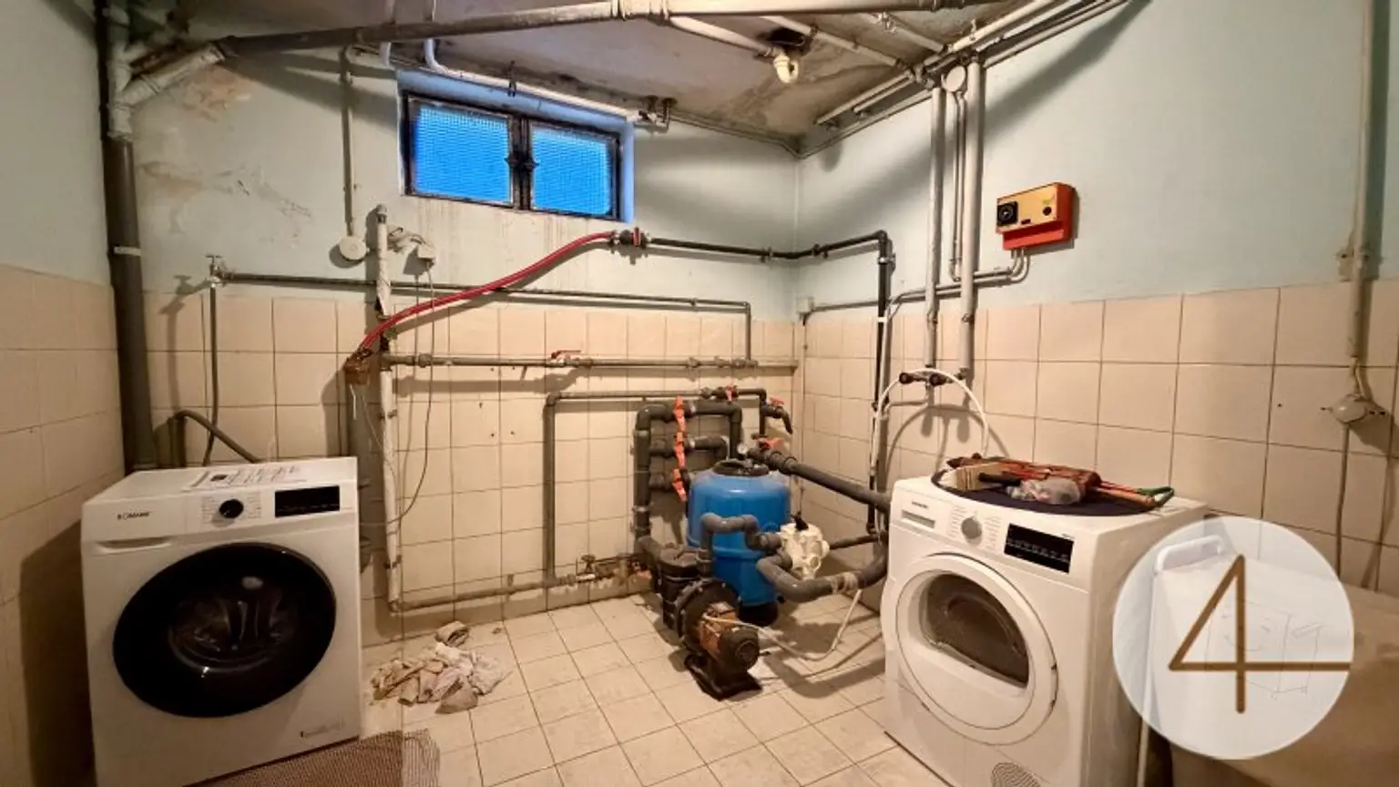 „Traumhaus mit Wintergarten Teich und Pool – Wohnen auf 727 m² in idyllischer Lage“