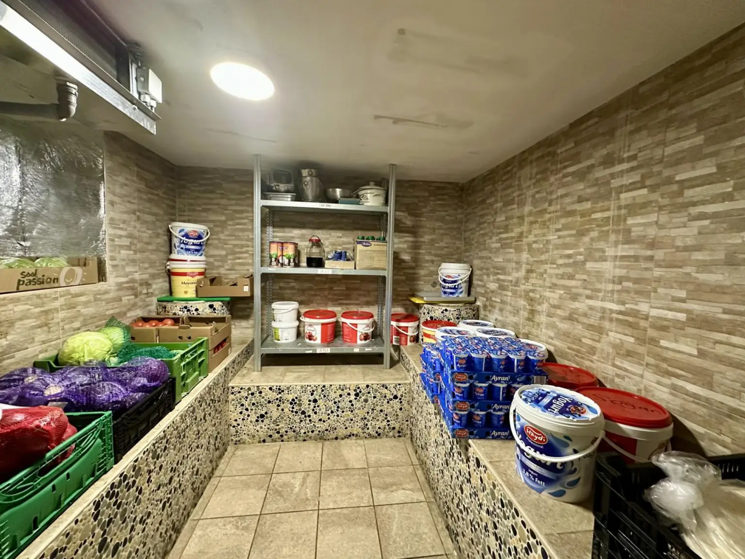 Attraktives Imbisslokal in der Schönbrunner Straße zu mieten!