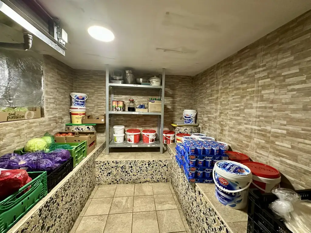 Attraktives Imbisslokal in der Schönbrunner Straße zu mieten!