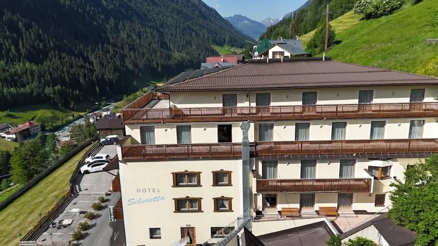 Kappl - Hotel - Drohnenansicht