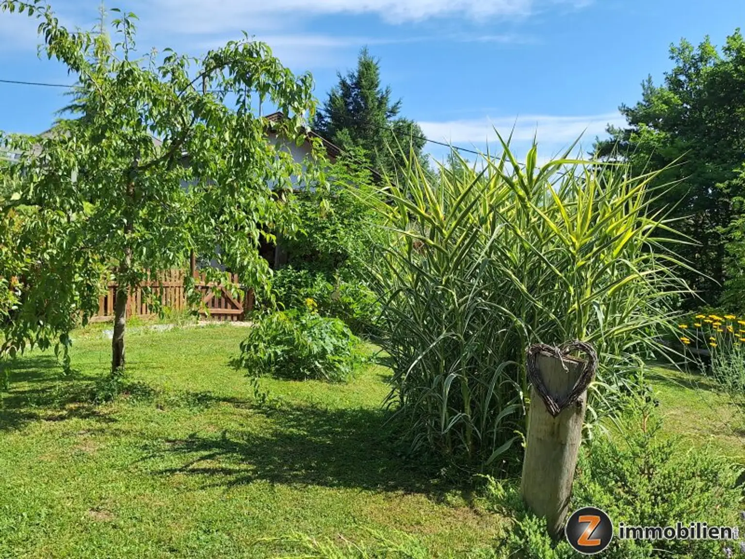 Gepflegtes Landhaus mit Naturgarten zum Sofortbezug