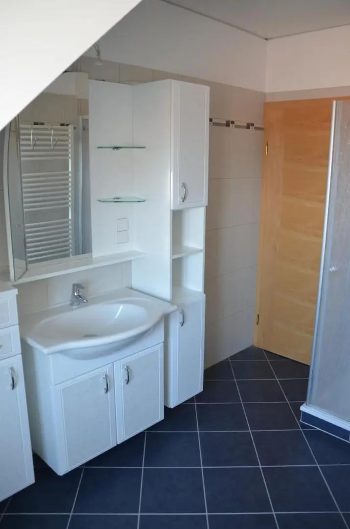 Großzügige Dachgeschosswohnung mit charmanter Ausstattung