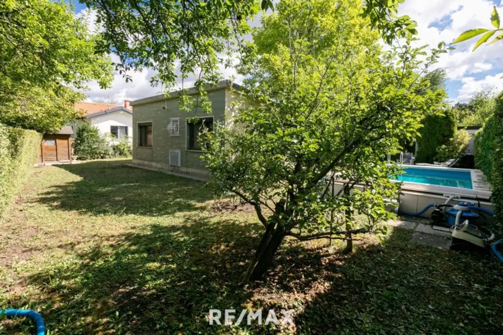 Baugrundstück in Seenähe mit Altbestand !