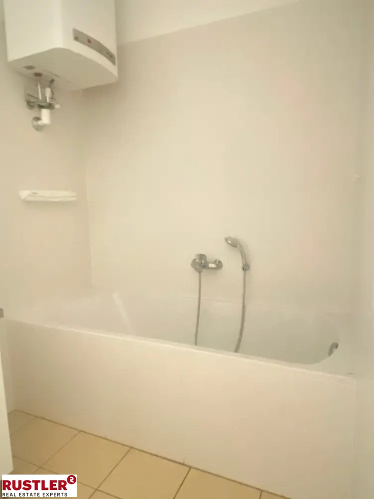 Repräsentative Altbauwohnung im Zentrum mit Balkon