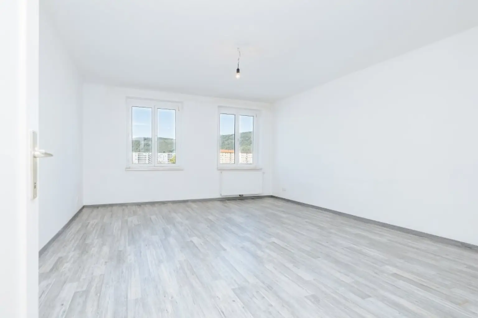PROVISIONSFREI I RENOVIERT I ELEGANTE DUSCHE I EXKLUSIVE EINBAUKÜCHE I NÄHE ZUM BAHNHOF I TIERFREUNDLICH I ZEITGEMÄSS WOHNEN I OPTIMALE RAUMAUFTEILUNG I PROJEKT WOHNEN I