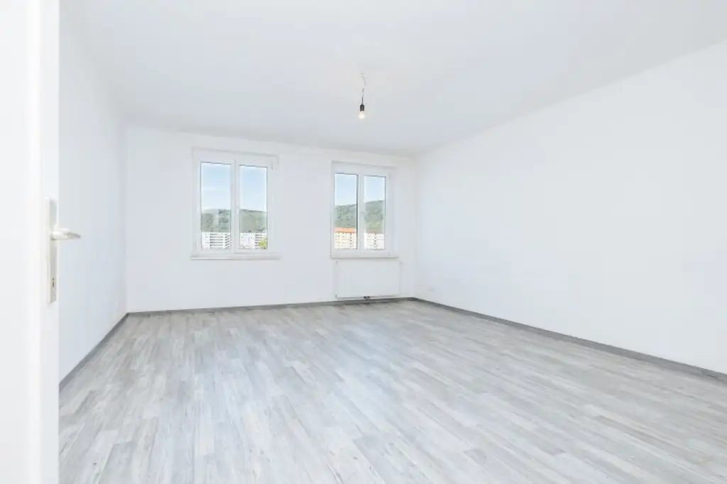 PROVISIONSFREI I RENOVIERT I ELEGANTE DUSCHE I EXKLUSIVE EINBAUKÜCHE I NÄHE ZUM BAHNHOF I TIERFREUNDLICH I ZEITGEMÄSS WOHNEN I OPTIMALE RAUMAUFTEILUNG I PROJEKT WOHNEN I