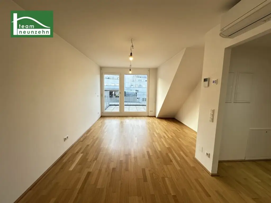 Klimatisierte Dachgeschoss-Wohnung mit Traumbad und Terrasse!