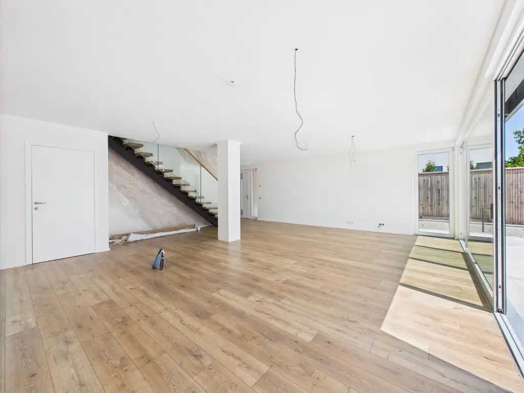 Wels-West: Luxuriöse Doppelhaushälfte mit Salzwasserpool, smarter Hausechnik & 149 m² Wohnfläche