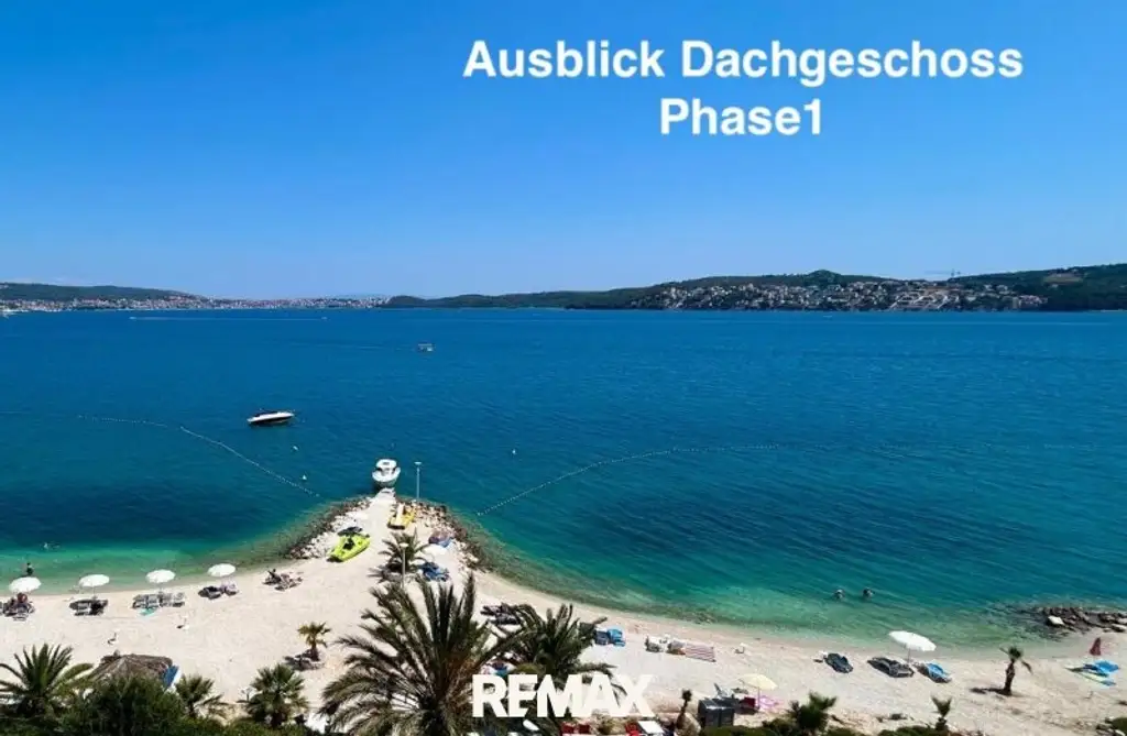 Traumhafte Ferienwohnung direkt am Meer bei Trogir / Kroatien: Erstbezug mit Pool und 75 m² Terrasse!