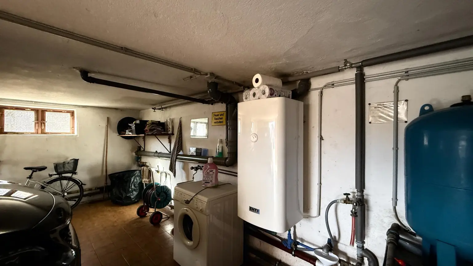 Garage mit Wasseranschluss für Waschmaschine