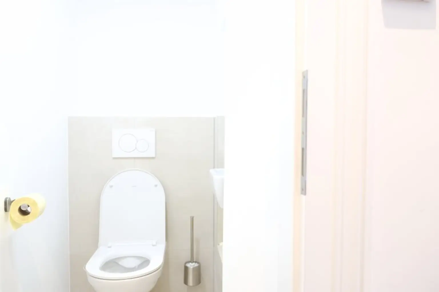 Wunderschöne und generalsanierte 2- Zimmer Altbauwohnung in Top Lage!!!