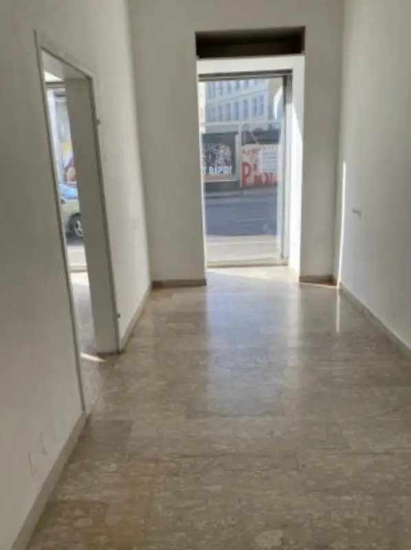 Geschäftslokal, modernes Geschäftslokal / Büro / Praxis - große Auslageflächen