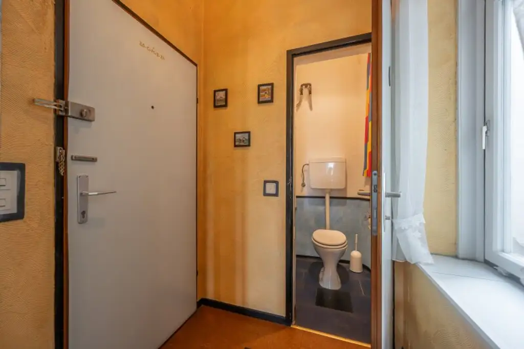 ++NEU++ Sanierungsbedürftige 3-Zimmer Altbauwohnung in guter Lage!!