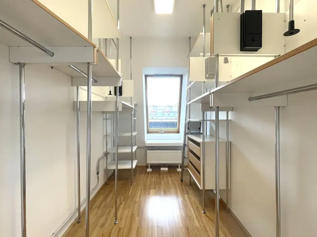 "Moderne Dachgeschosswohnung mit großer Terrasse & Garagenstellplatz"