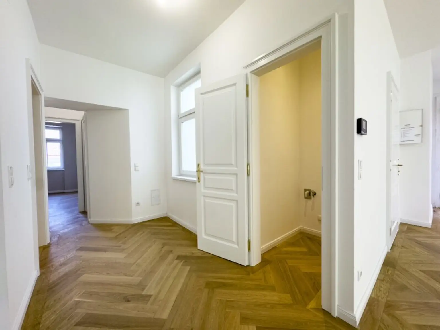 Altbau-Charme zum Erstbezug | Lichtdurchflutet, ruhig & grün | U4 vor der Tür
