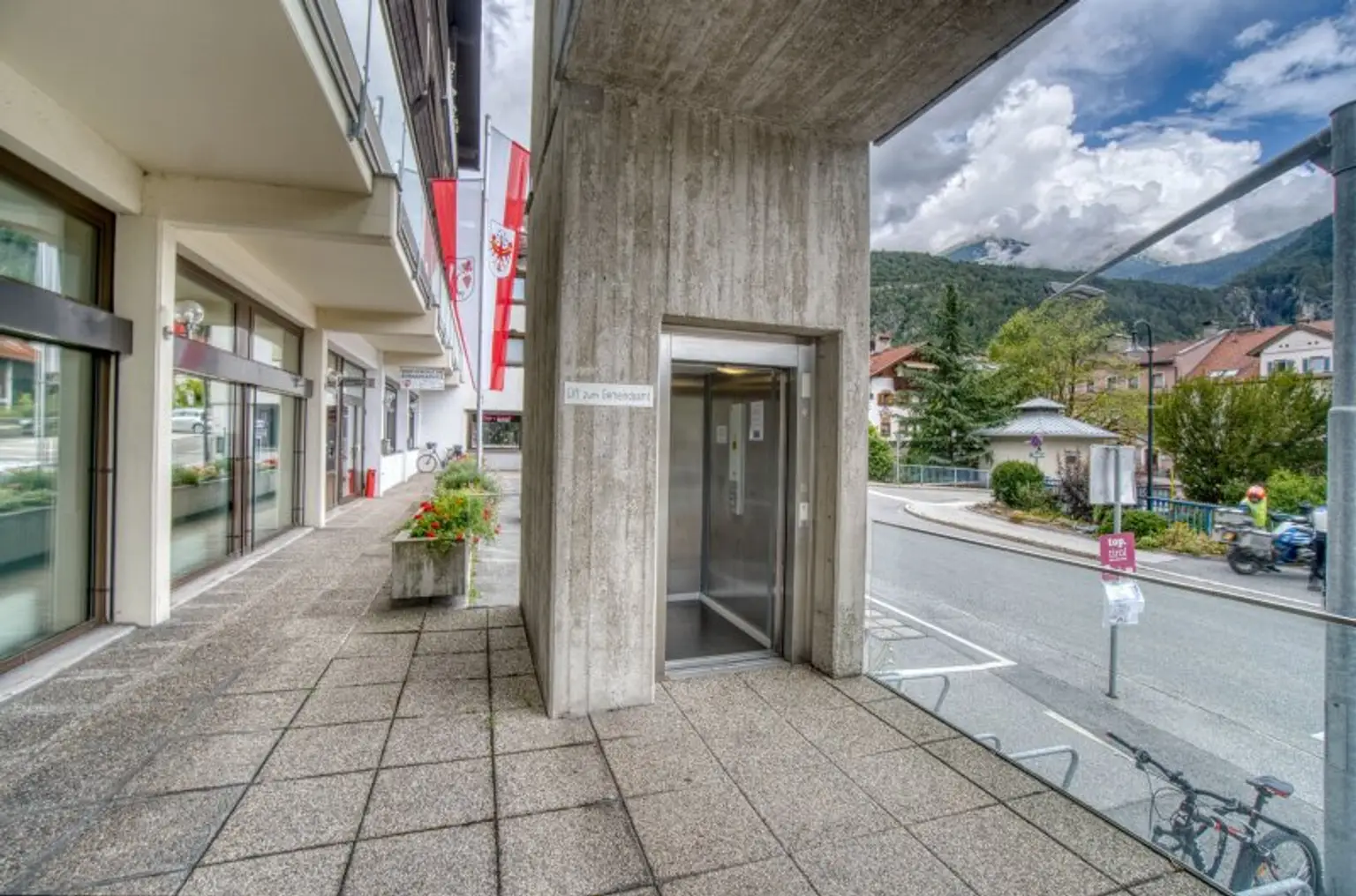 Attraktive 2-Zimmer-Wohnung mit Südbalkon und Tiefgarage