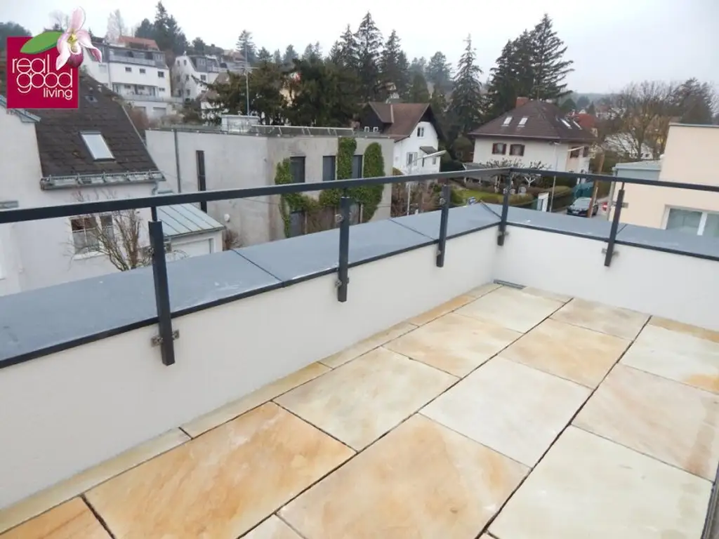 Villa mit Pool, voll unterkellert – mit Top-Ausstattung