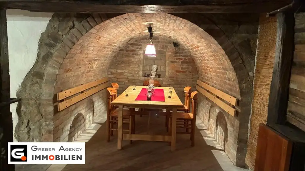 Urige Gemütlichkeit im eigenen Presshaus mit Fernblick