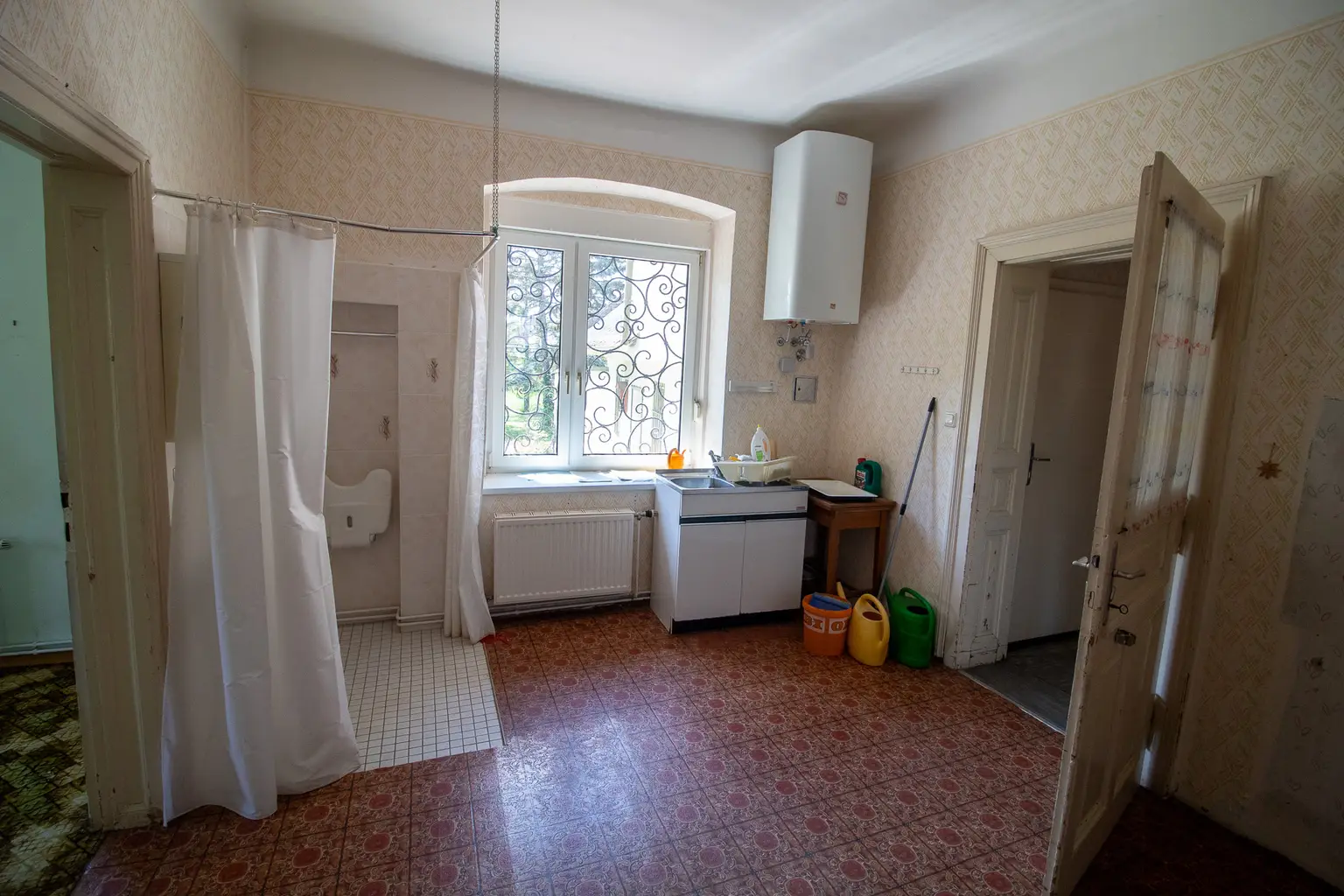 Küchenbereich mit Dusche