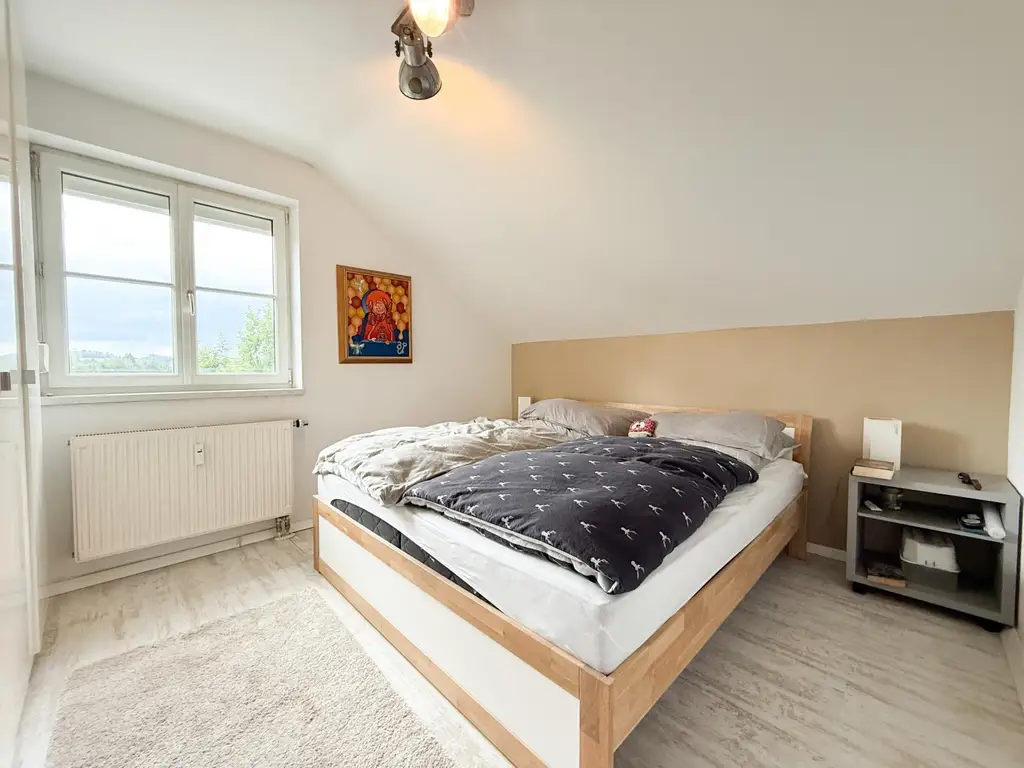 Charmante 3 Zimmer DG-Wohnung mit Carport-Stellplatz
