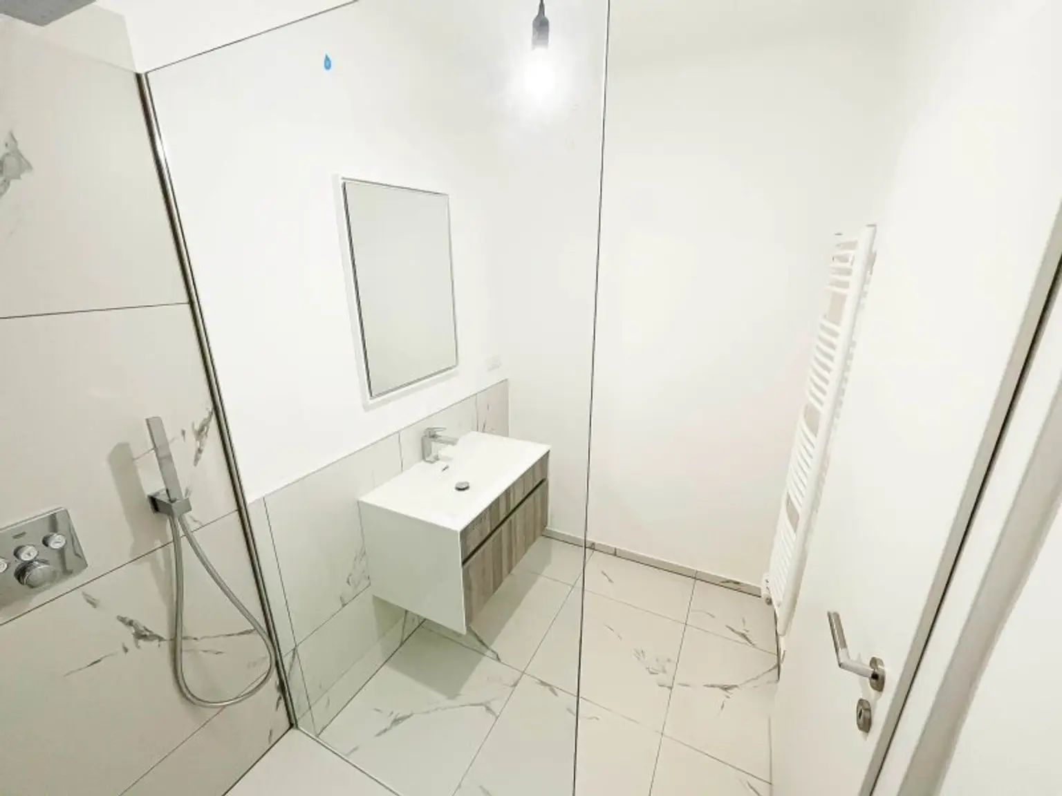 Exquisite, neu sanierte Wohnung in bester Lage – Ihr Traumzuhause wartet!