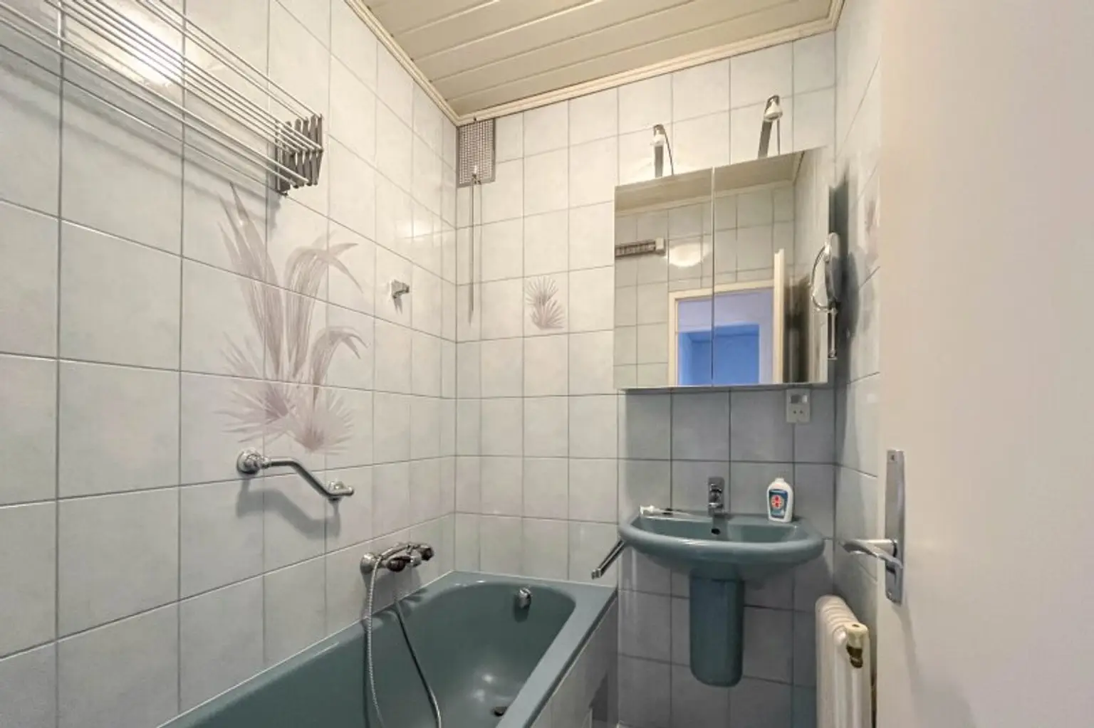 Badezimmer mit Wanne