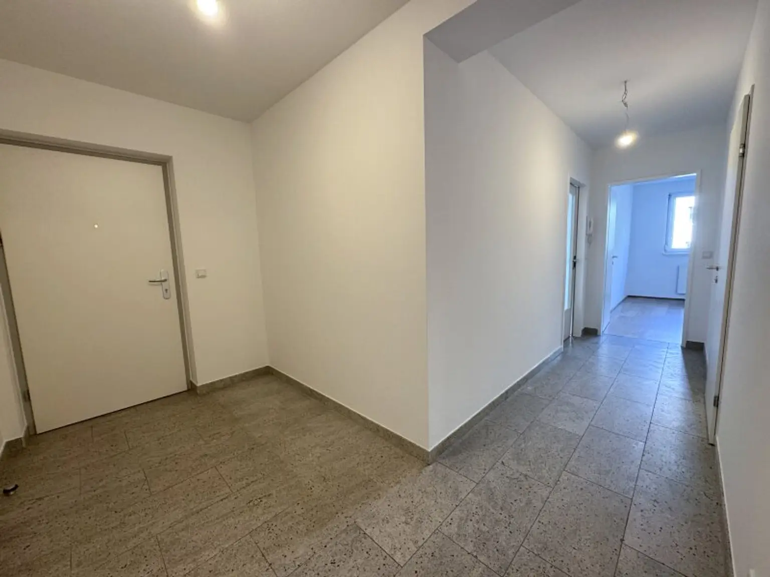 Neubau mit Balkon Richtung Innenhof | Stellplatz im KP inkludiert | ruhig & citynah bei Schmelz/Lugner City