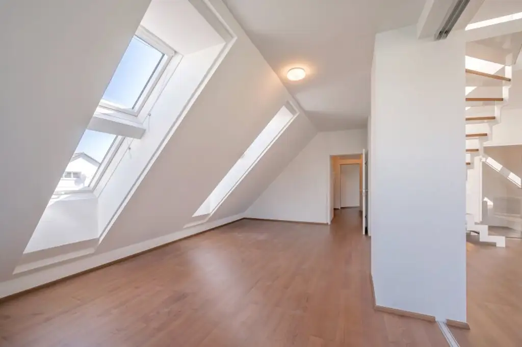 Panoramaliebling: Luxuriöse DG-Wohnung mit Dachterrasse und Fernblick