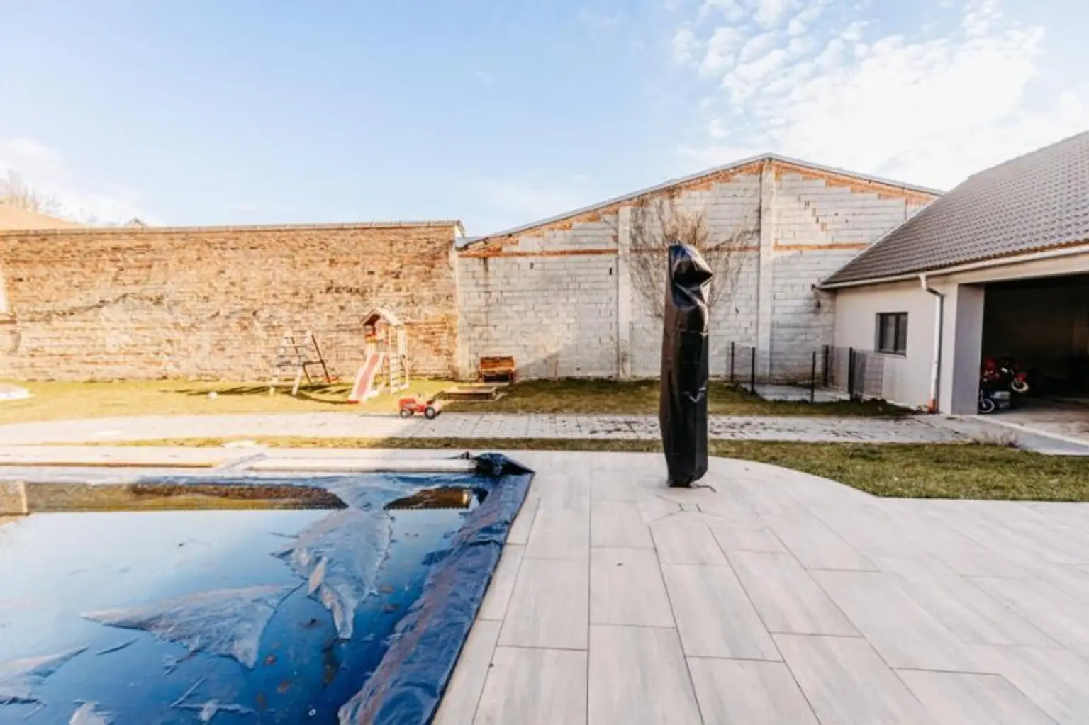 Verträumtes Bauernhaus neu adaptiert (2013) mit Toreinfahrt, Pool, Stadel und Schuppen