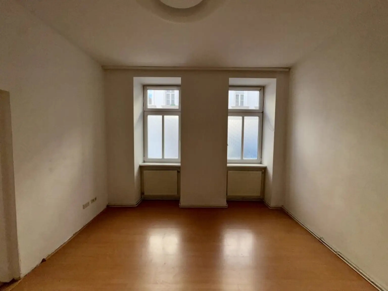 Renovierungsbedürftige Wohnung in Top-Lage des 12. Bezirks – Ideal für Individualisten!