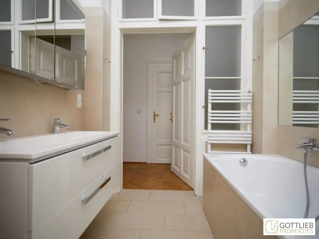 Bestlage Hamerlingplatz! 6-Zimmer-Stilaltbau-Apartment mit herrlicher West-Loggia und optionalem Tiefgaragenplatz in Grünruhelage