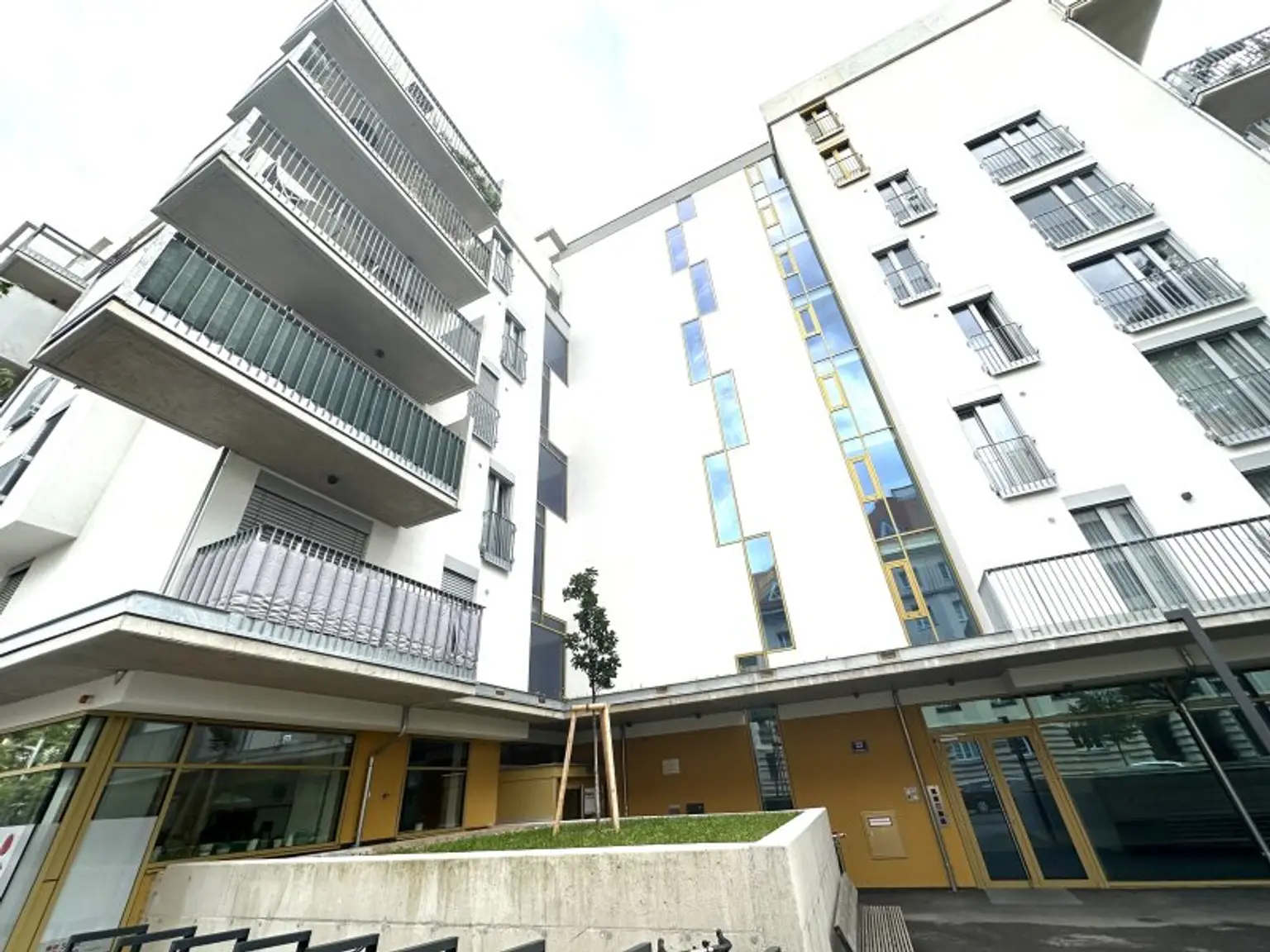 Wunderbare 2-Zimmer Wohnung in ruhiger Lage mit Blick über die Skyline! Ab 01.11