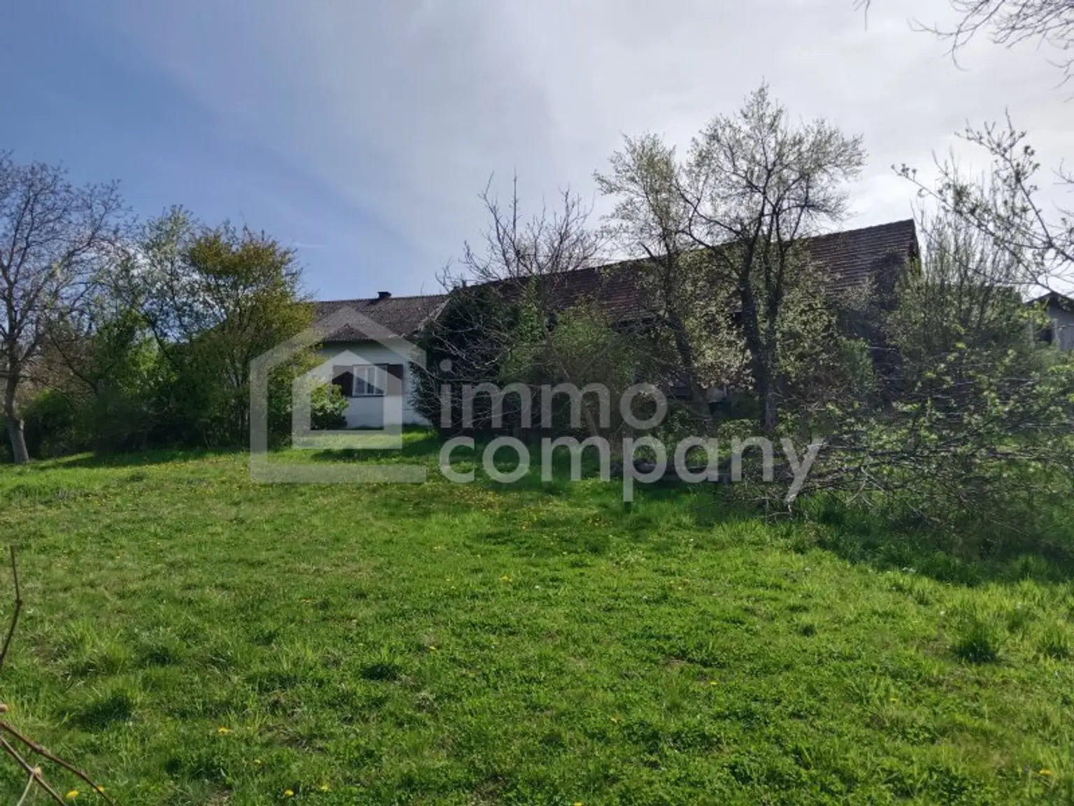 Am beliebten Rosenberg!  Altes Bauernhaus in unverbaubarer, ruhiger, sonniger Lage mit  großem Baulandgrundstück