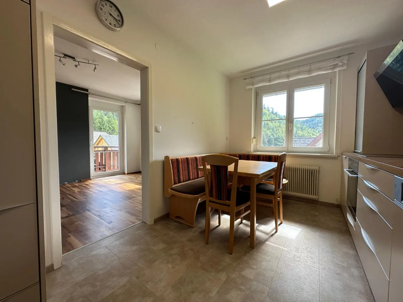 ***Idyllisches Ein- bis Zweifamilienhaus – Natur pur und sofort beziehbar !***